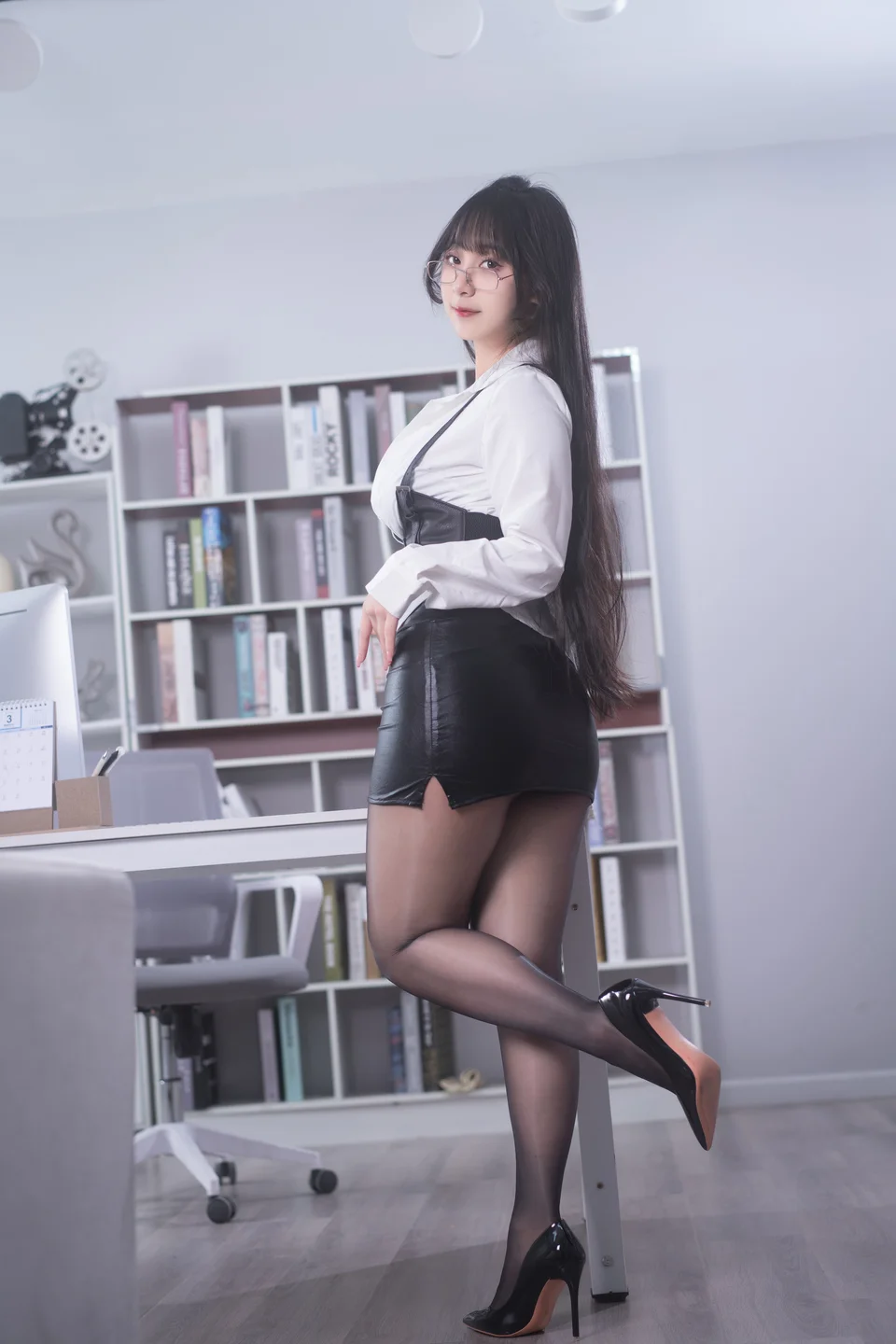 浅安安 - No.026 OL眼镜娘 [20P-215MB] tg@simisebaisi 【丝足阁】006.webp